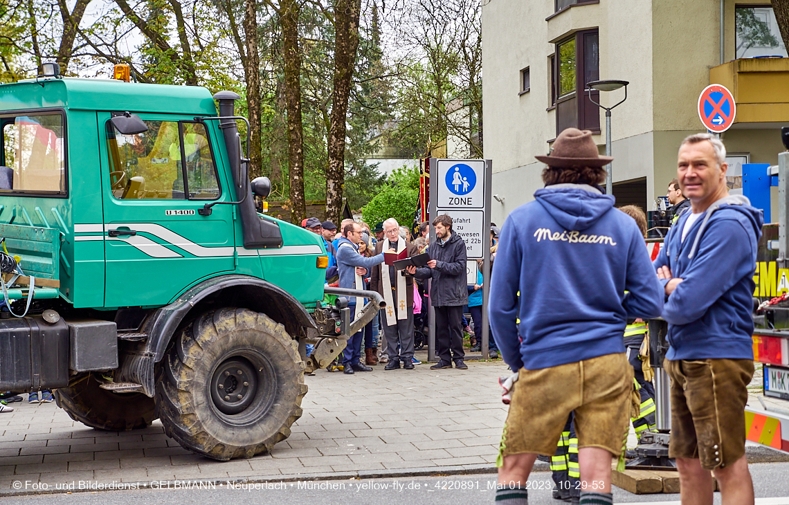 01.05.2023 - Maibaumaufstellung in Berg am Laim